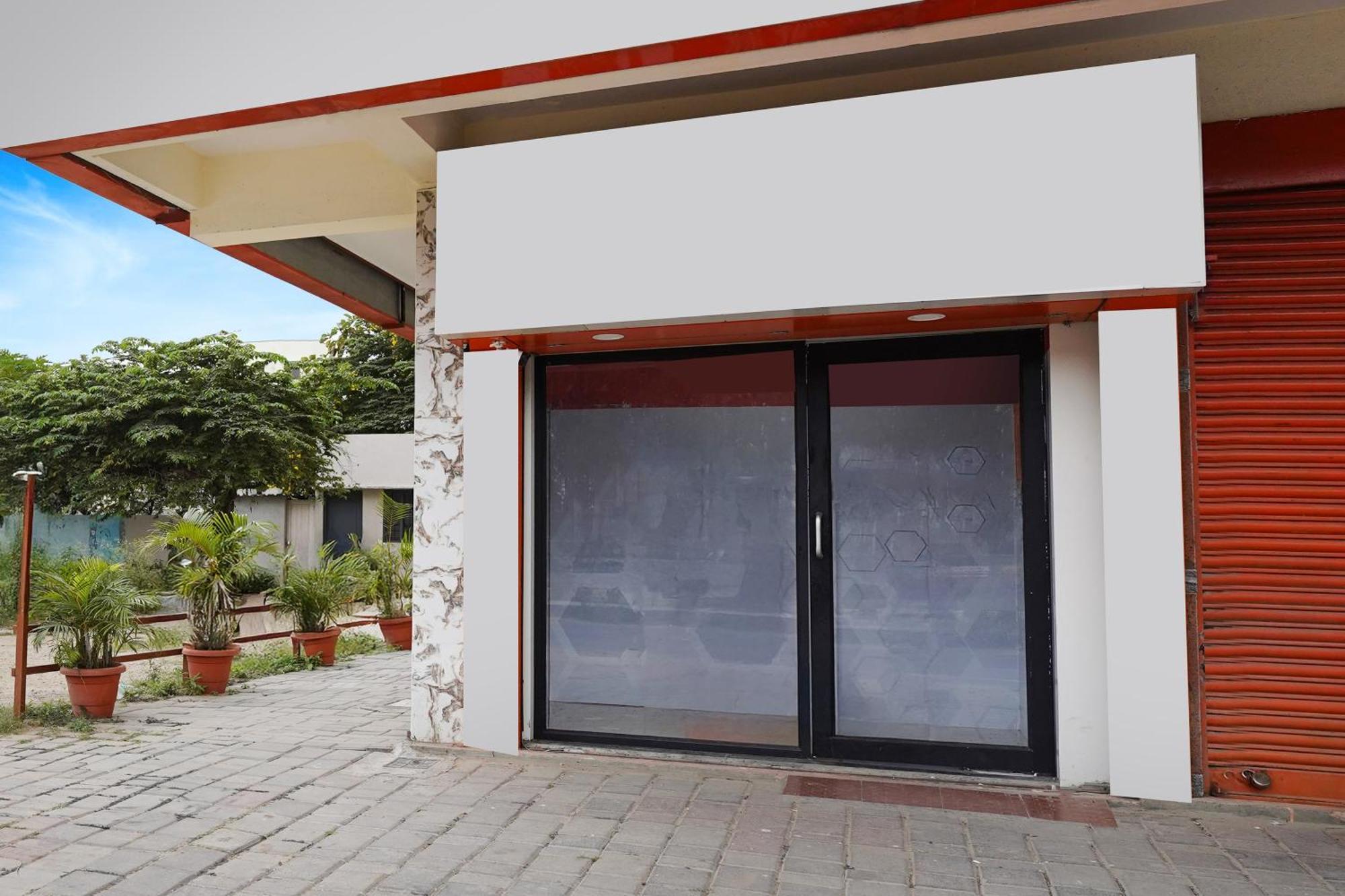 Townhouse Bidadi Formerly Royal Garuda Dış mekan fotoğraf